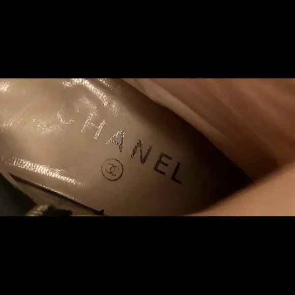 Authentic Chanel black leather boots 35.5 - Picture 9 of 12